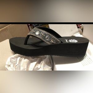 NEW with box Yellowbox sandal 6.5